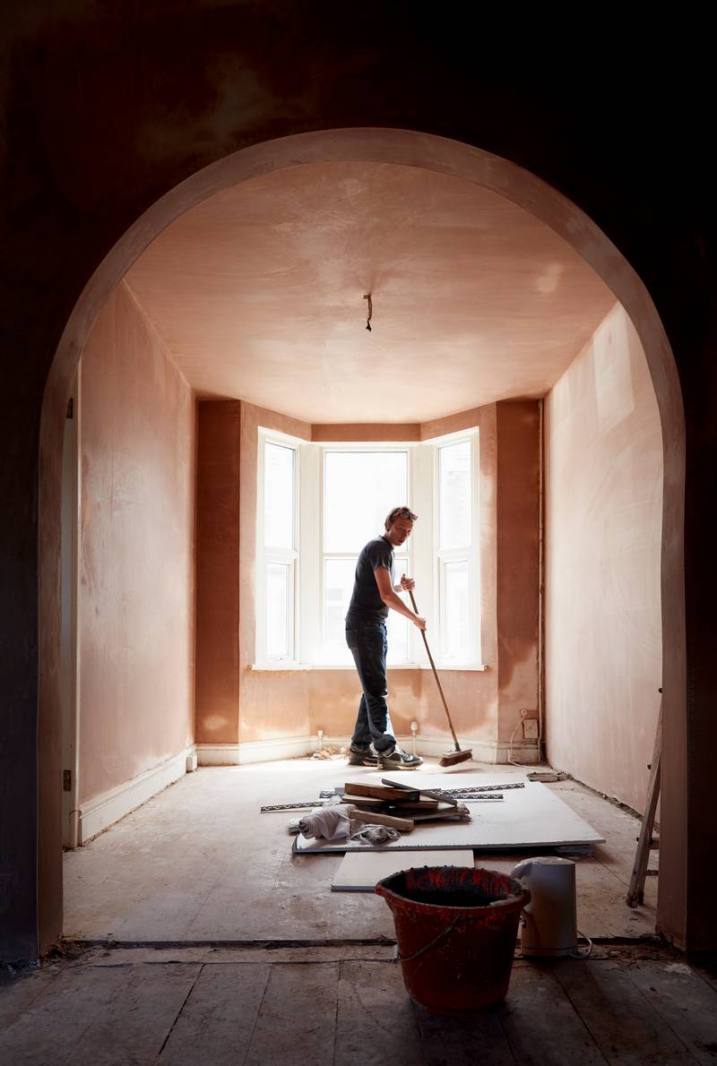 Reforma integral moderna de salón y cocina abierta